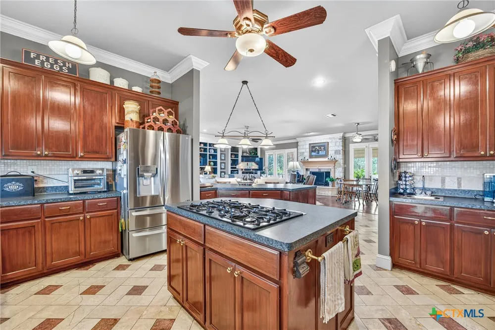 672 County Road 447 Waelder, TX 78959