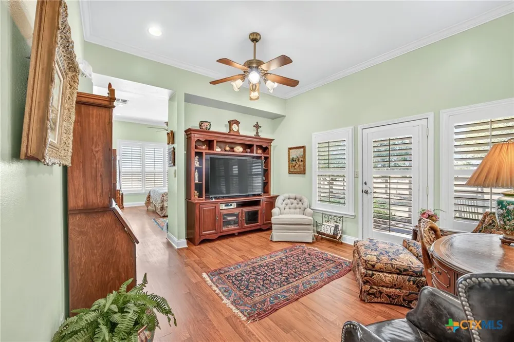672 County Road 447 Waelder, TX 78959