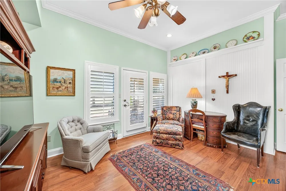 672 County Road 447 Waelder, TX 78959