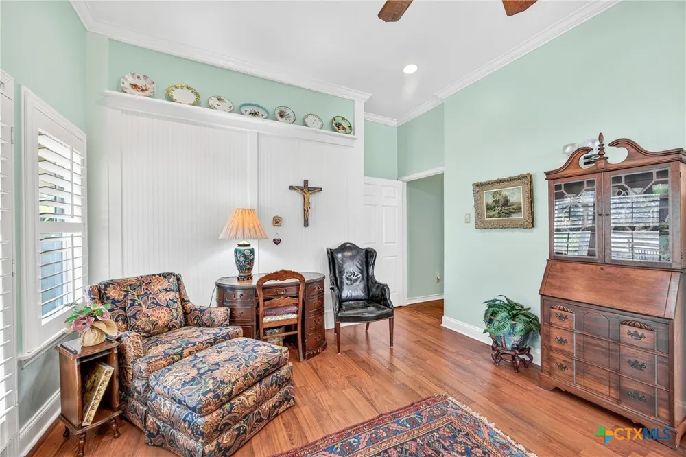 672 County Road 447 Waelder, TX 78959