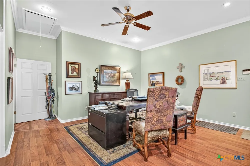 672 County Road 447 Waelder, TX 78959