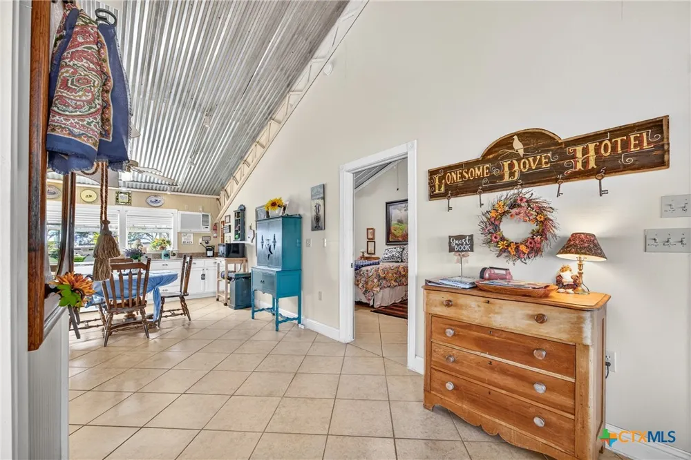 672 County Road 447 Waelder, TX 78959