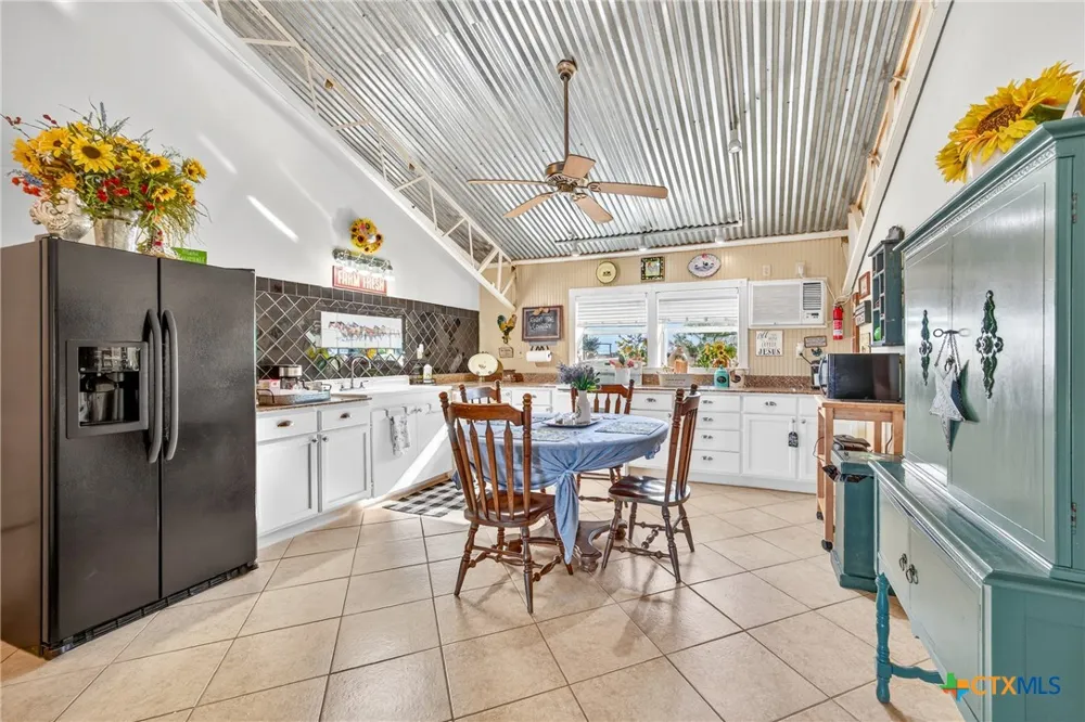 672 County Road 447 Waelder, TX 78959