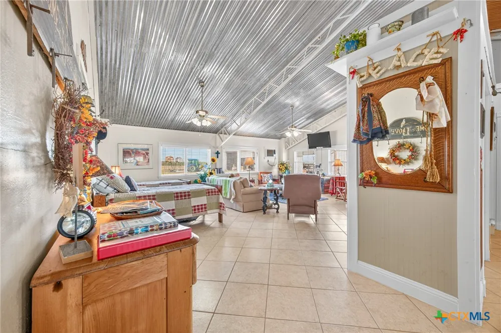 672 County Road 447 Waelder, TX 78959