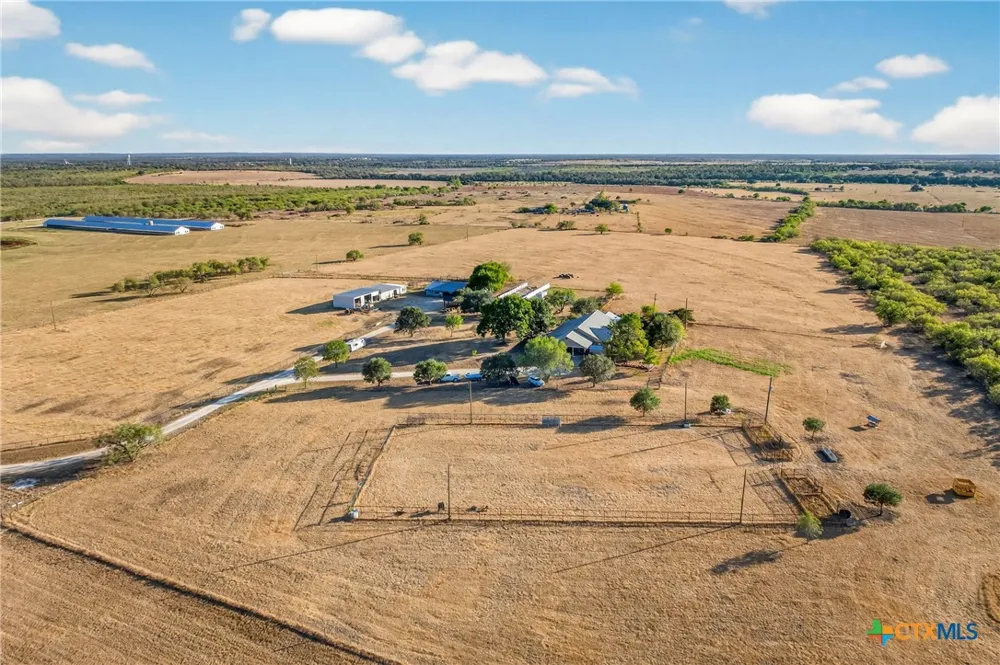 672 County Road 447 Waelder, TX 78959