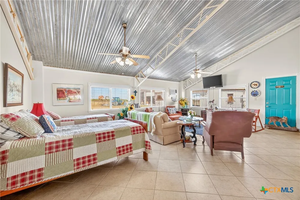 672 County Road 447 Waelder, TX 78959