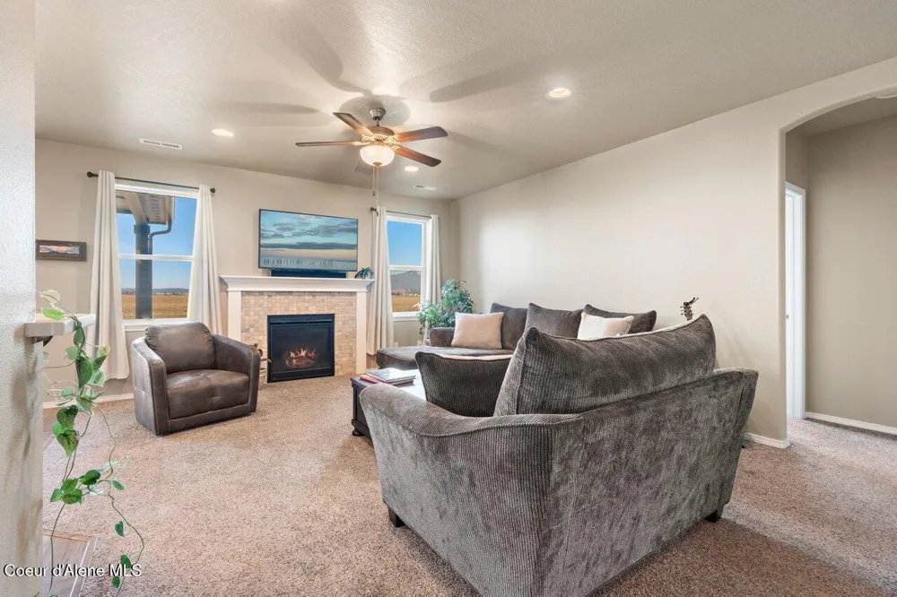 13019 LOVELAND WAY Hayden, ID 83835