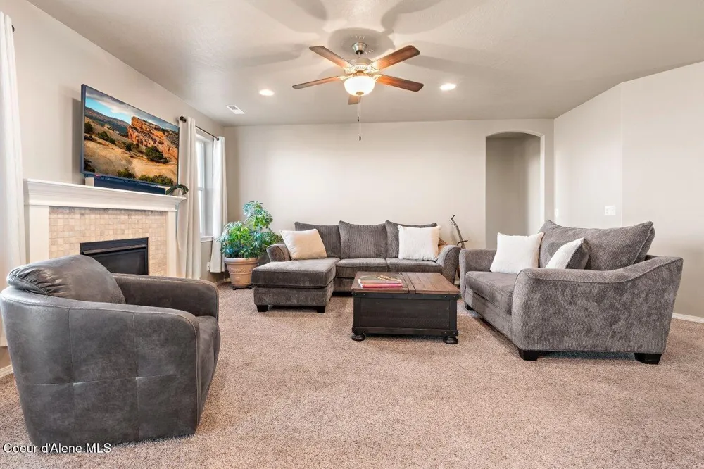 13019 LOVELAND WAY Hayden, ID 83835