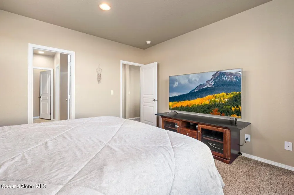 13019 LOVELAND WAY Hayden, ID 83835