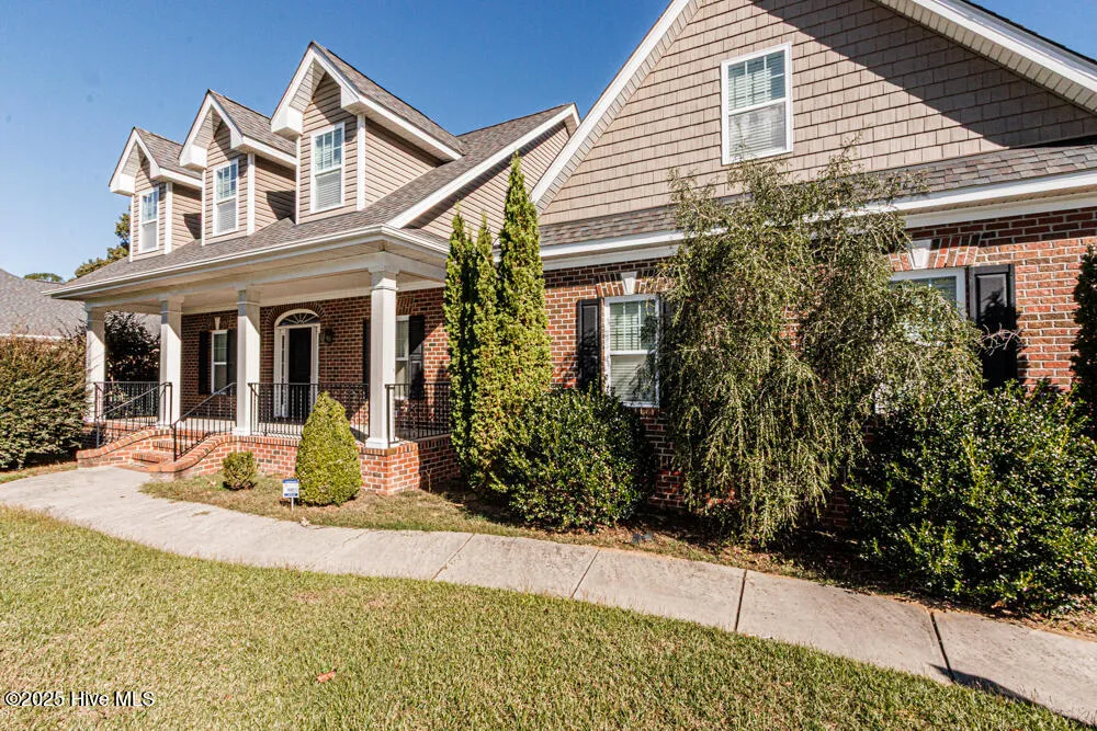 1876 Kingfisher Court