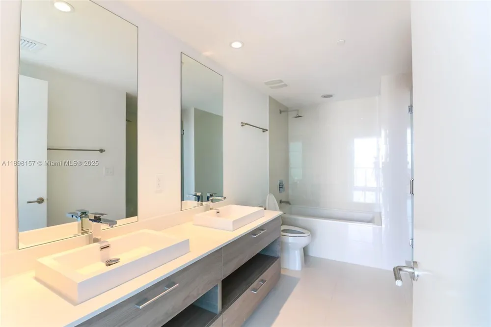 1300 S miami #2706 Miami, FL 33130