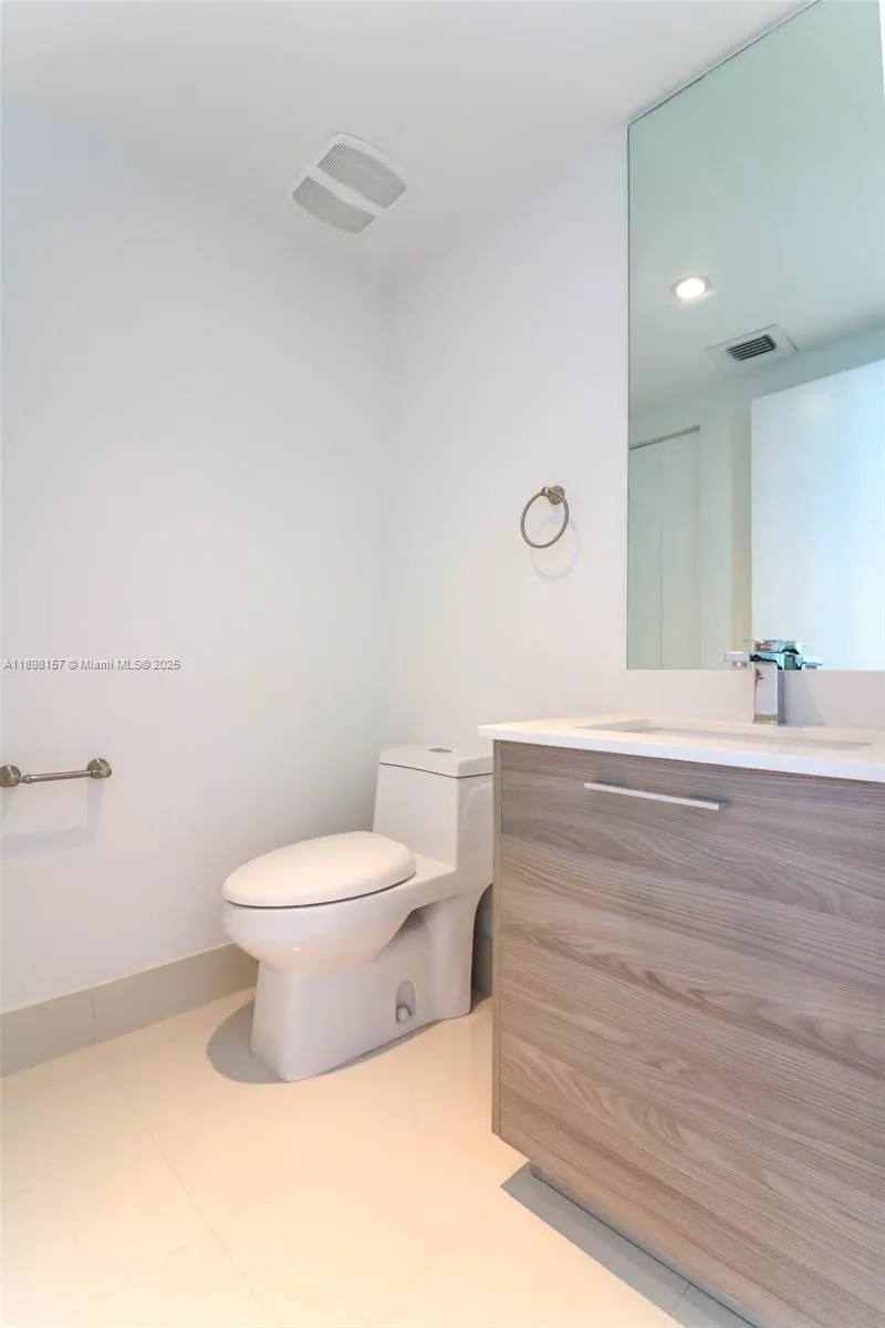 1300 S miami #2706 Miami, FL 33130