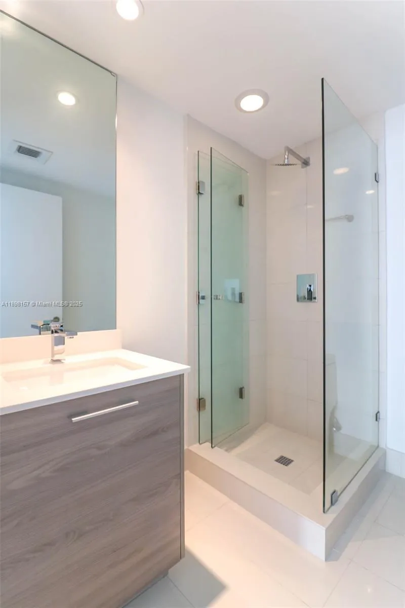 1300 S miami #2706 Miami, FL 33130