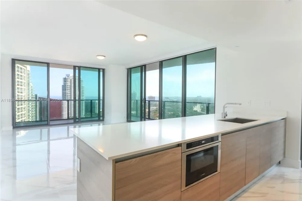 1300 S miami #2706 Miami, FL 33130
