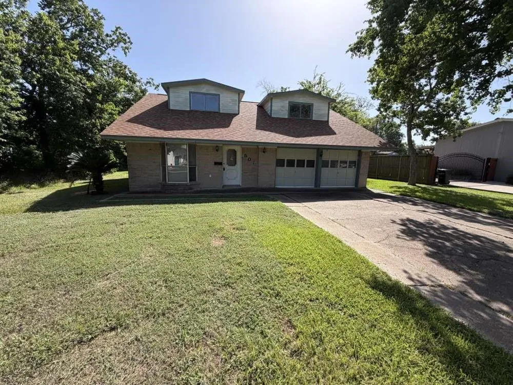 501 S Holmes Street La Porte, TX 77571