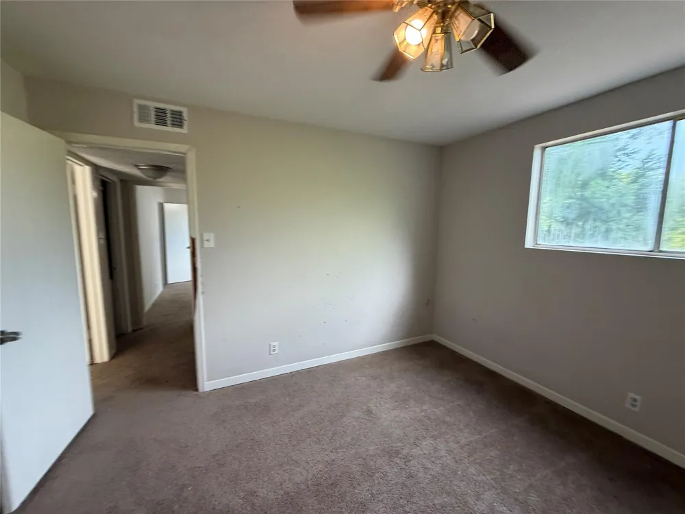 501 S Holmes Street La Porte, TX 77571