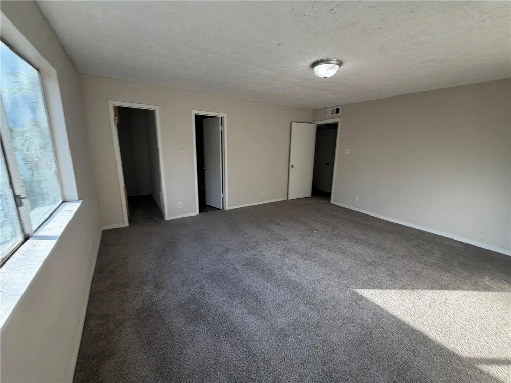501 S Holmes Street La Porte, TX 77571