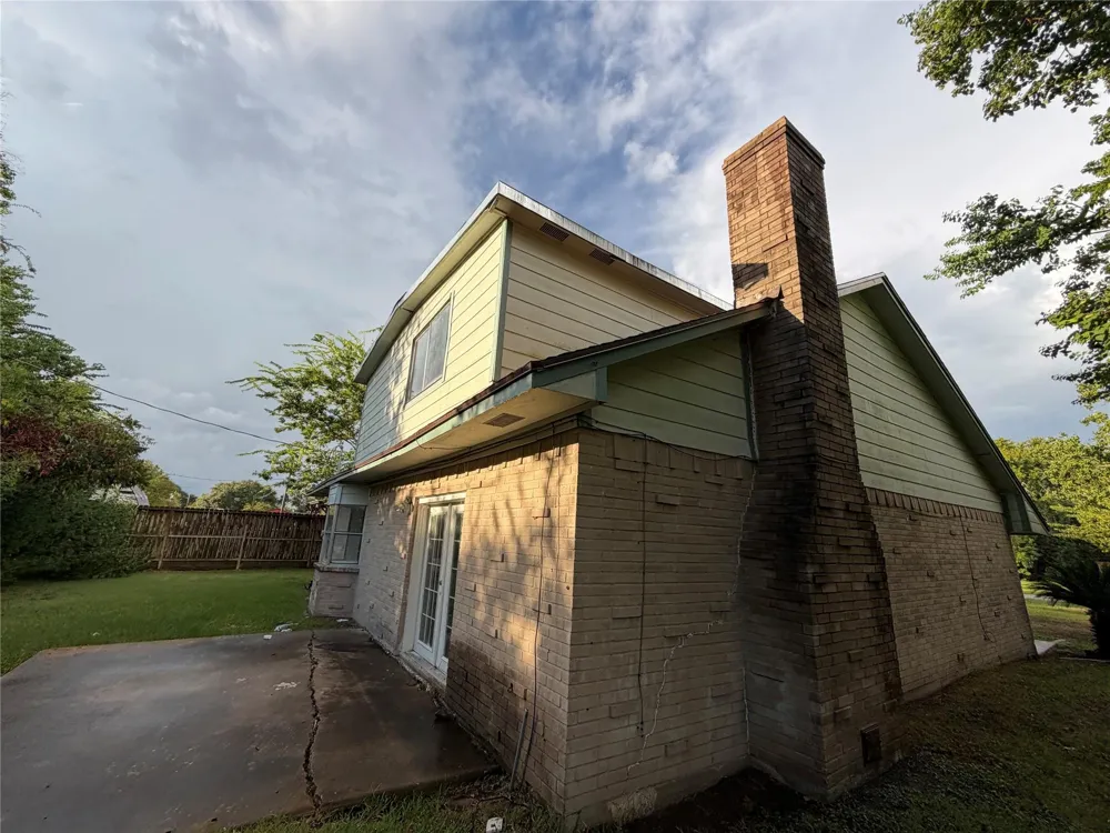 501 S Holmes Street La Porte, TX 77571