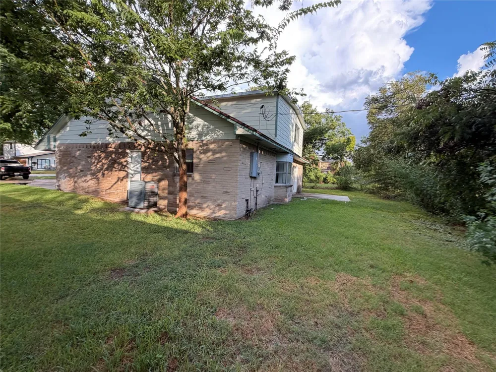 501 S Holmes Street La Porte, TX 77571