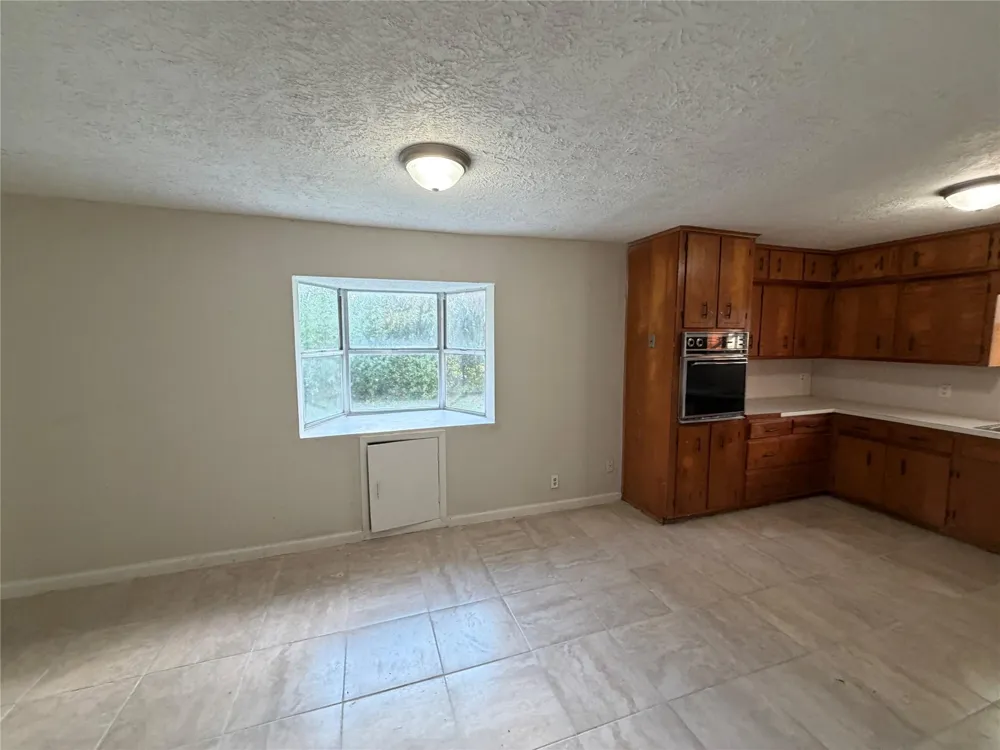 501 S Holmes Street La Porte, TX 77571
