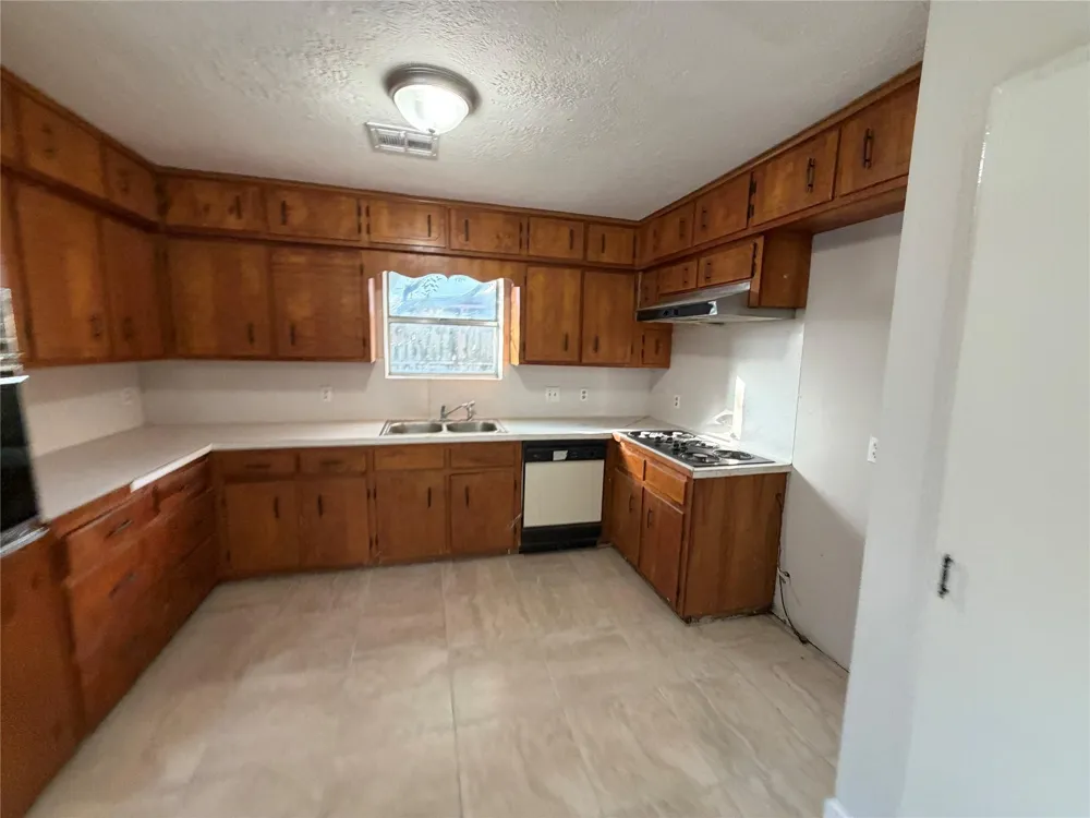 501 S Holmes Street La Porte, TX 77571