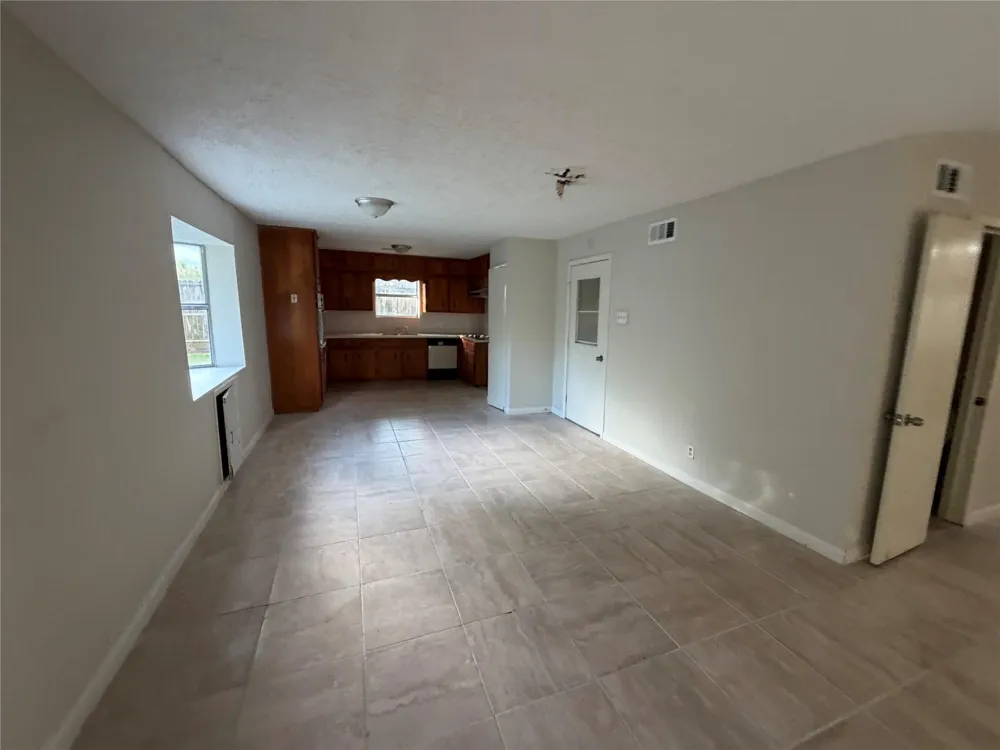 501 S Holmes Street La Porte, TX 77571