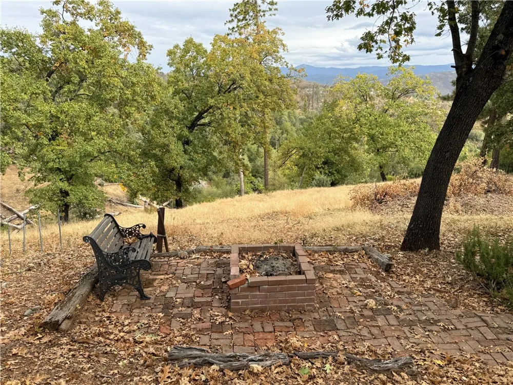 5264 Davis Road Midpines, CA 95345