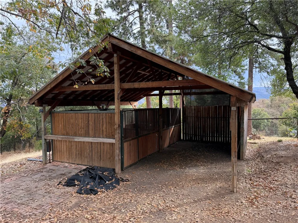 5264 Davis Road Midpines, CA 95345