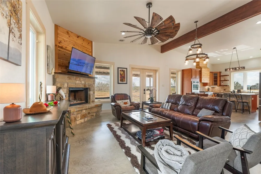 928 Bendele Road Johnson City, TX 78636