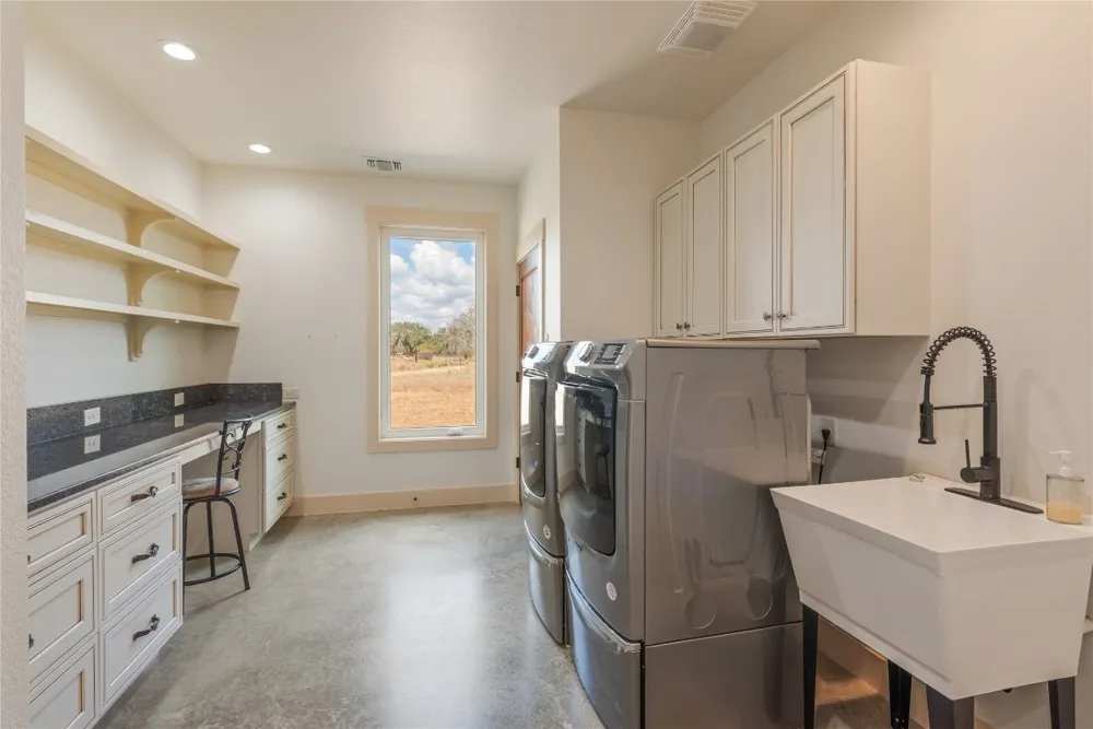 928 Bendele Road Johnson City, TX 78636