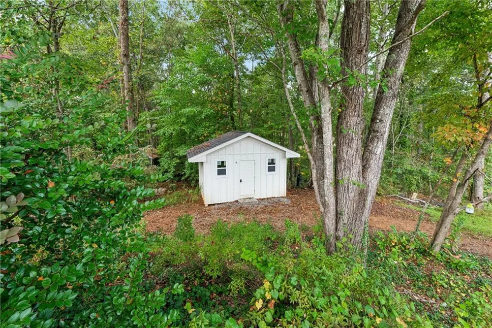 38 Mountain Ridge Road NE White, GA 30184