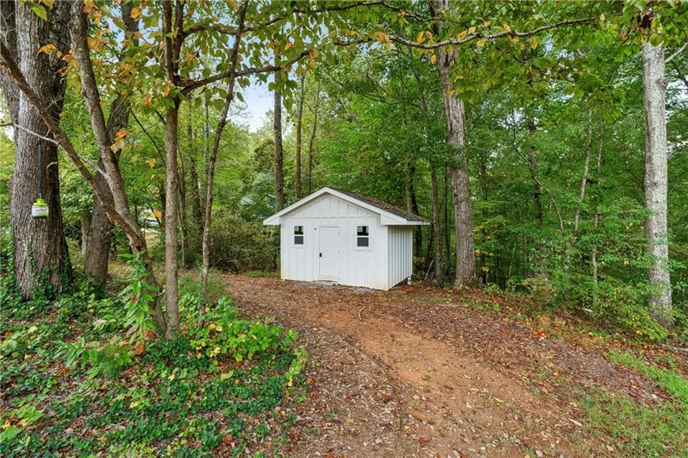 38 Mountain Ridge Road NE White, GA 30184