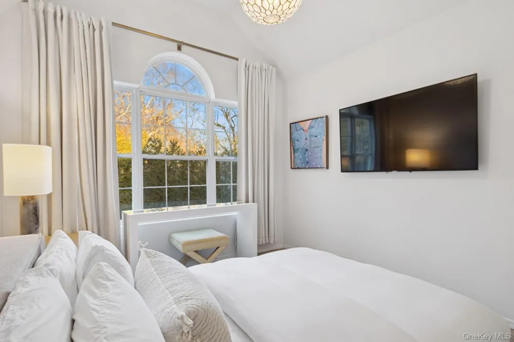 62 Sea Farm Lane Bridgehampton, NY 11932