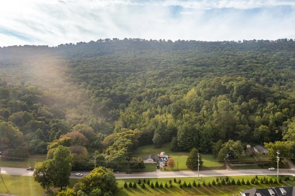 1123 Mountain Creek Road Chattanooga, TN 37405