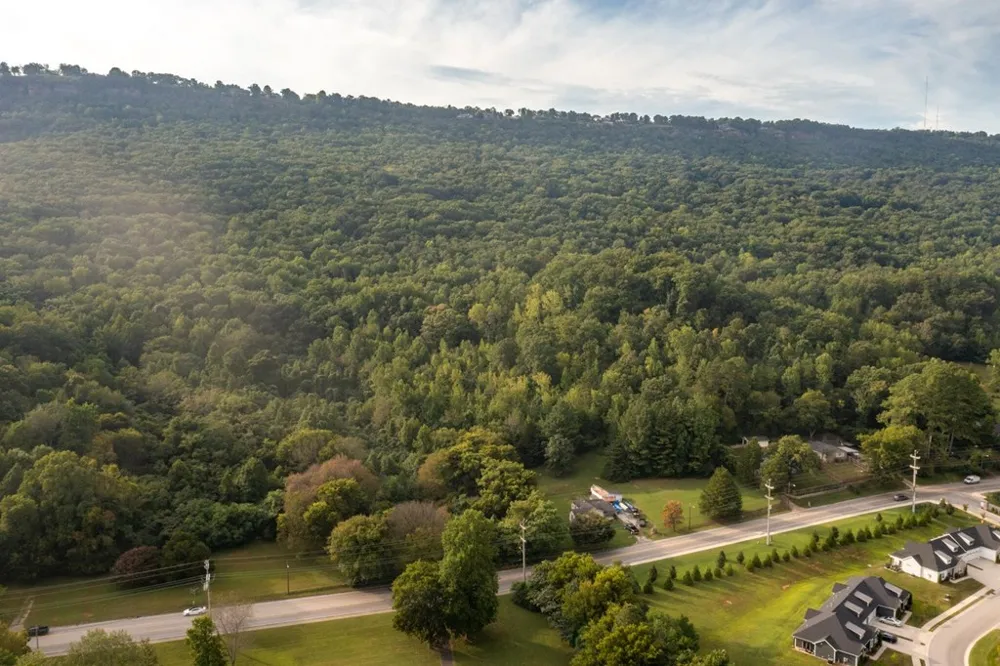 1123 Mountain Creek Road Chattanooga, TN 37405