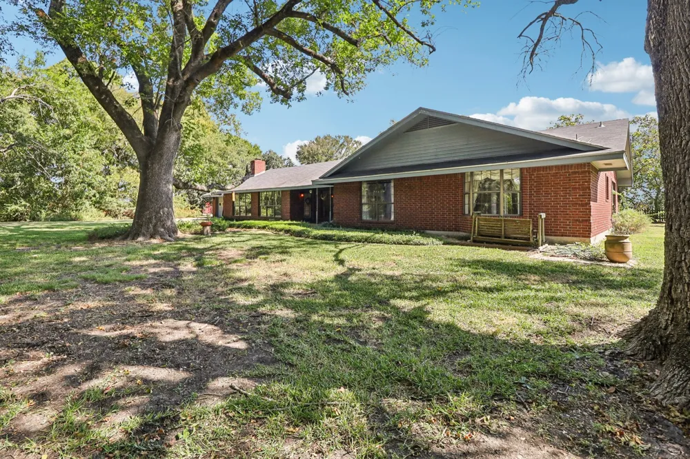 329 Lowell Road Milford, TX 76670