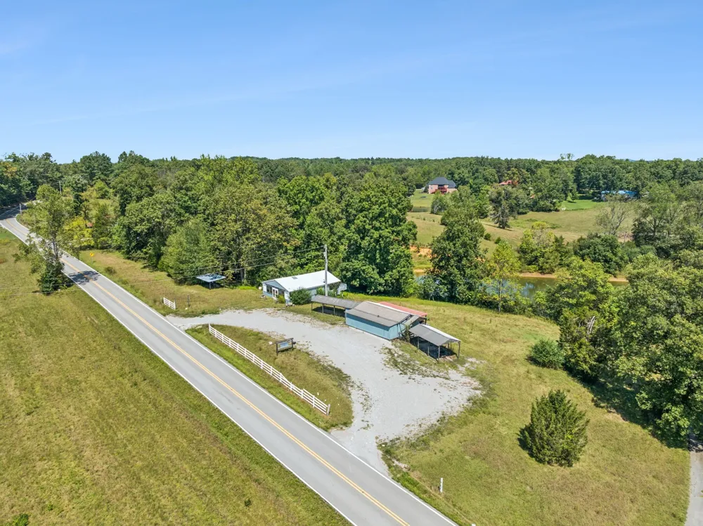 8272 Burgess Falls Rd Baxter, TN 38544