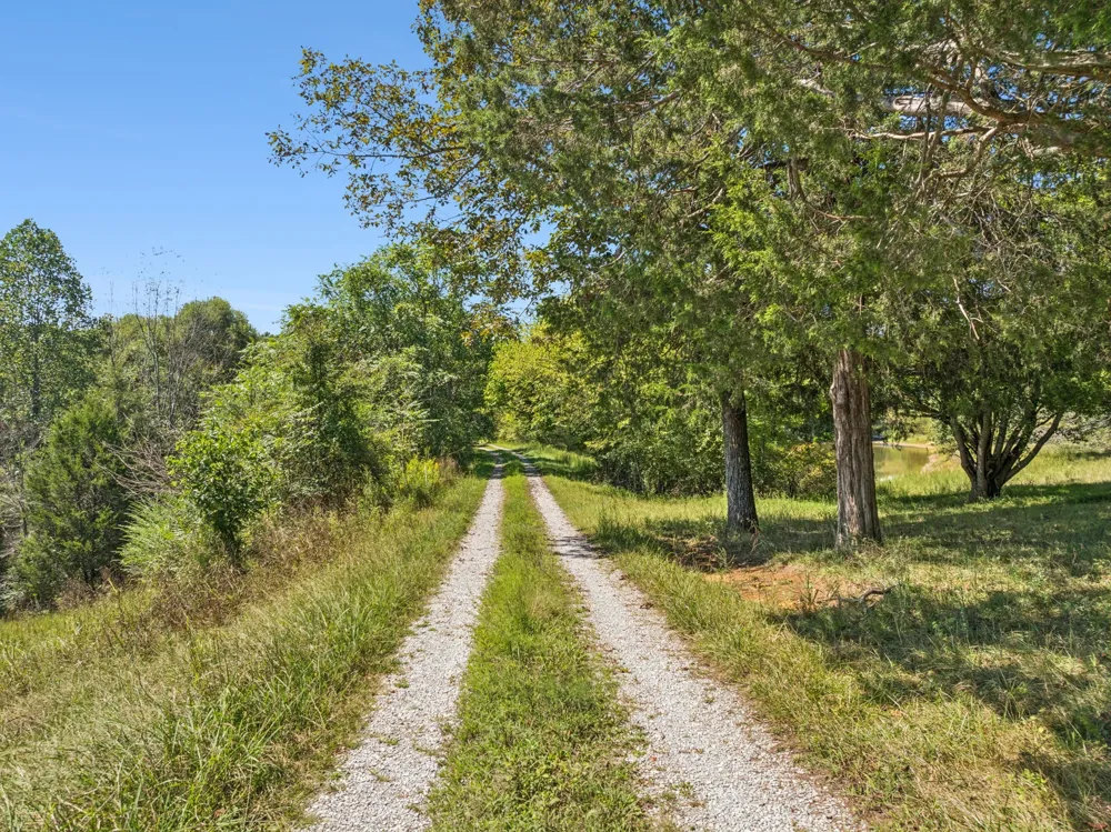 8272 Burgess Falls Rd Baxter, TN 38544