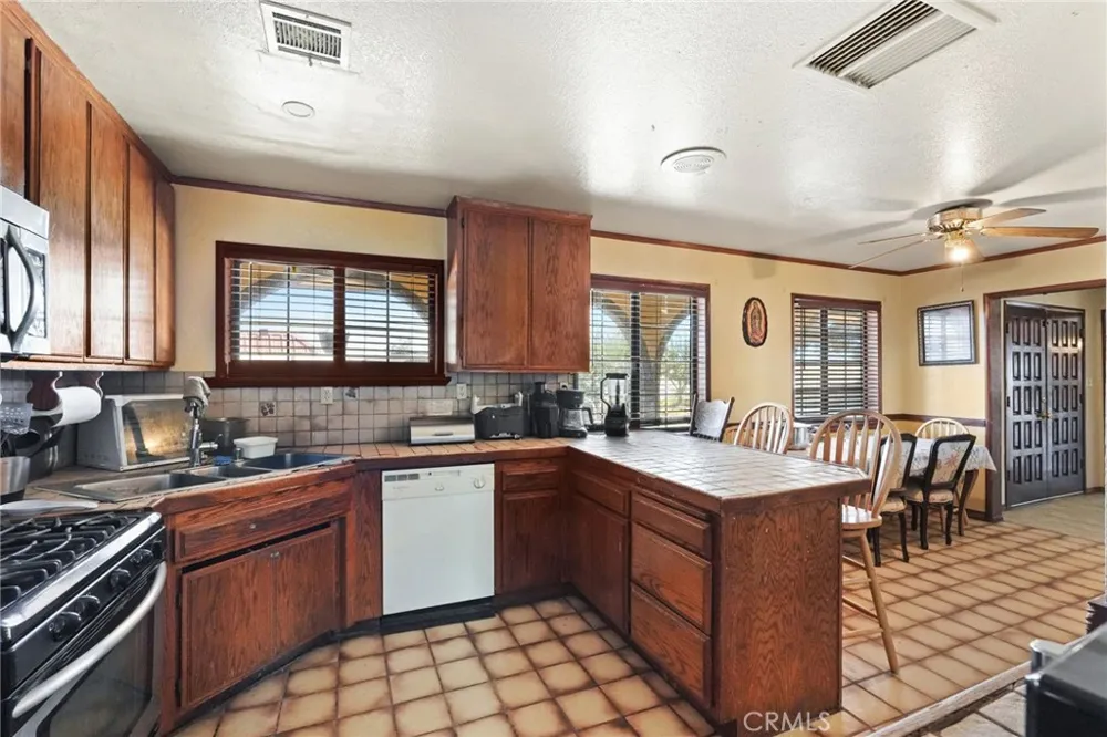 9555 E Avenue T14 Littlerock, CA 93543