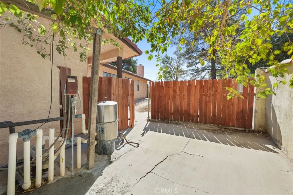 9555 E Avenue T14 Littlerock, CA 93543