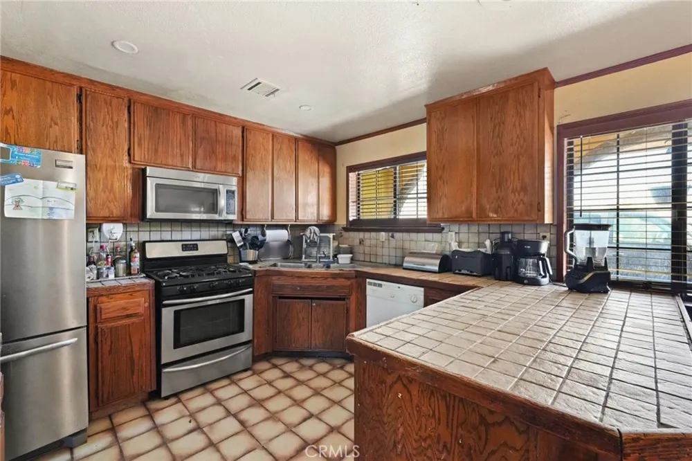 9555 E Avenue T14 Littlerock, CA 93543