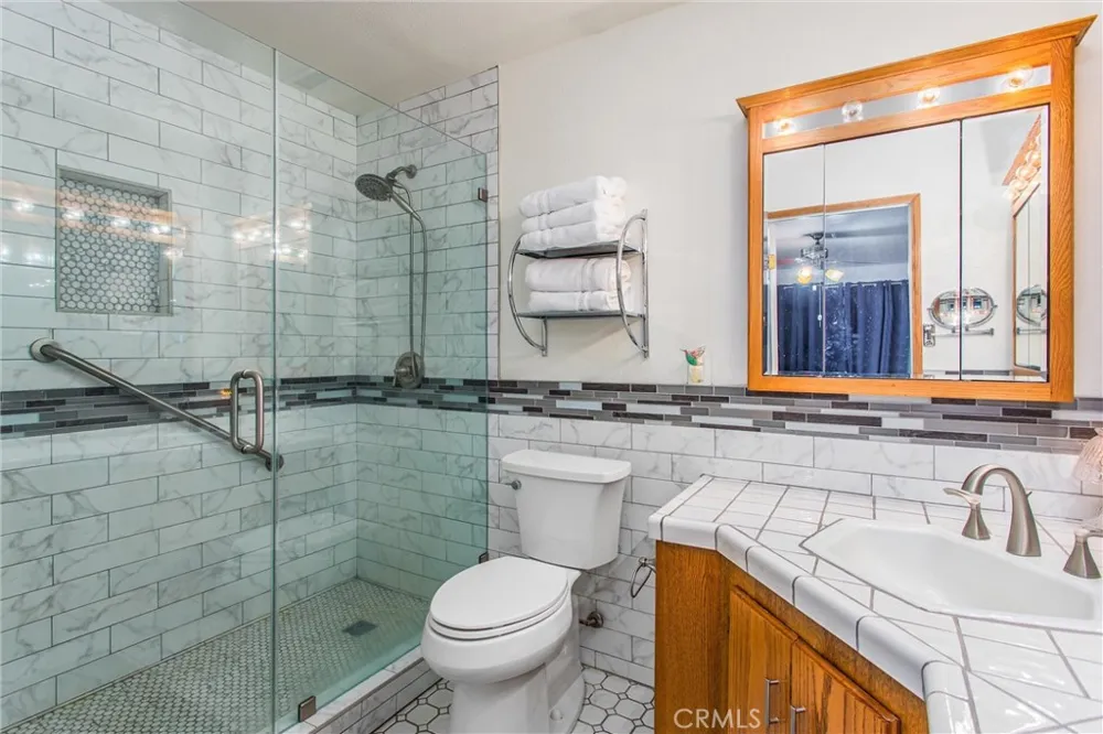 7045 Oak Hill Road Oak Hills, CA 92344