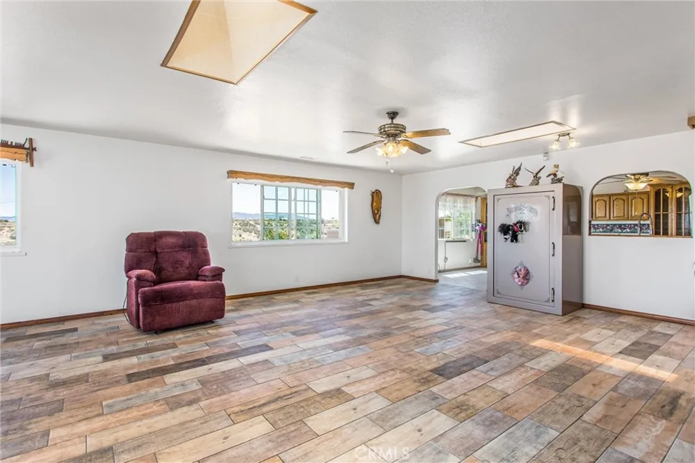 7045 Oak Hill Road Oak Hills, CA 92344