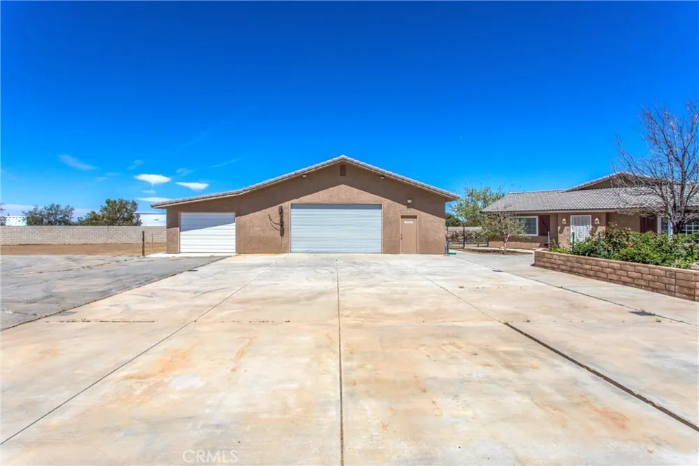 7045 Oak Hill Road Oak Hills, CA 92344