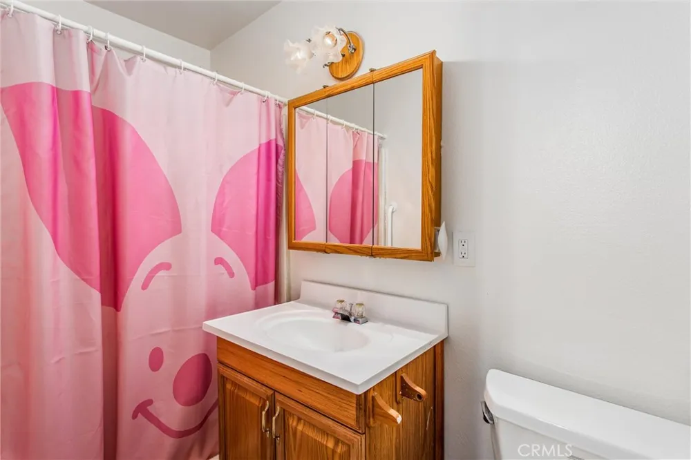 7045 Oak Hill Road Oak Hills, CA 92344