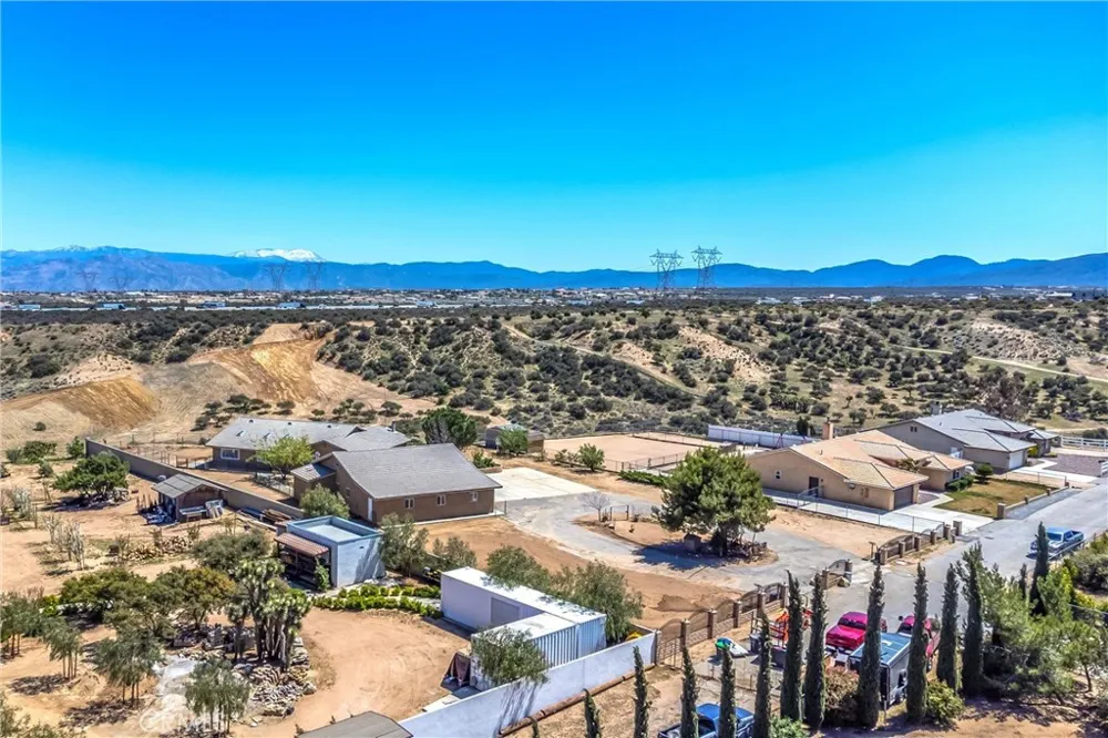 7045 Oak Hill Road Oak Hills, CA 92344