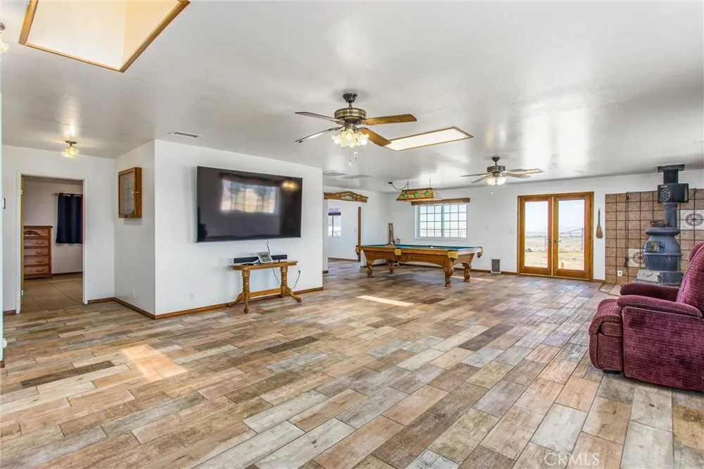 7045 Oak Hill Road Oak Hills, CA 92344