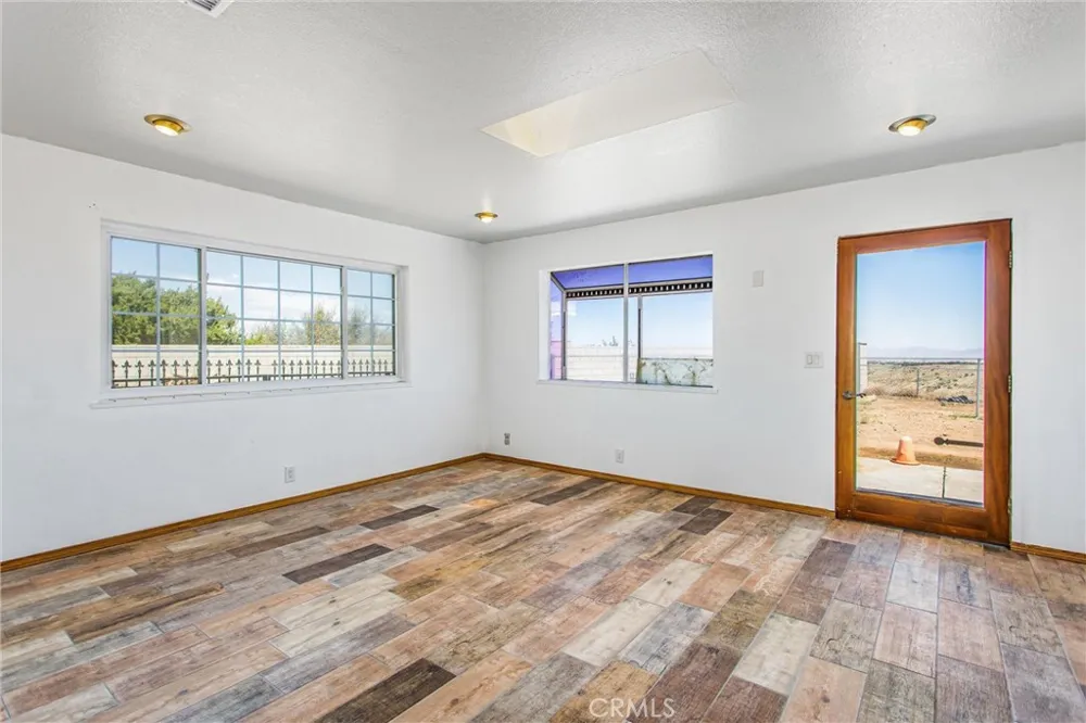 7045 Oak Hill Road Oak Hills, CA 92344