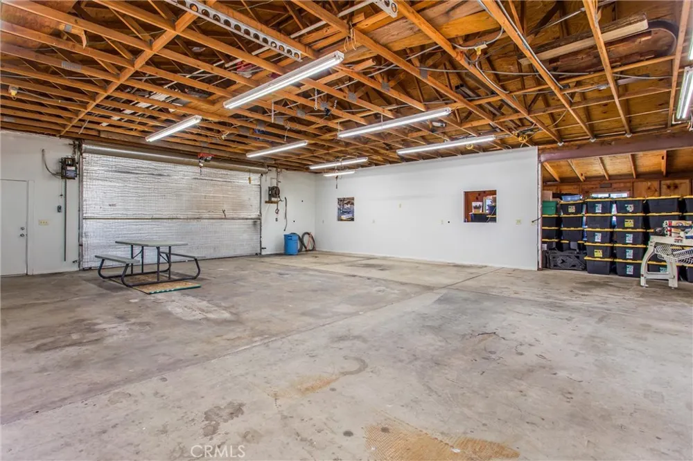 7045 Oak Hill Road Oak Hills, CA 92344