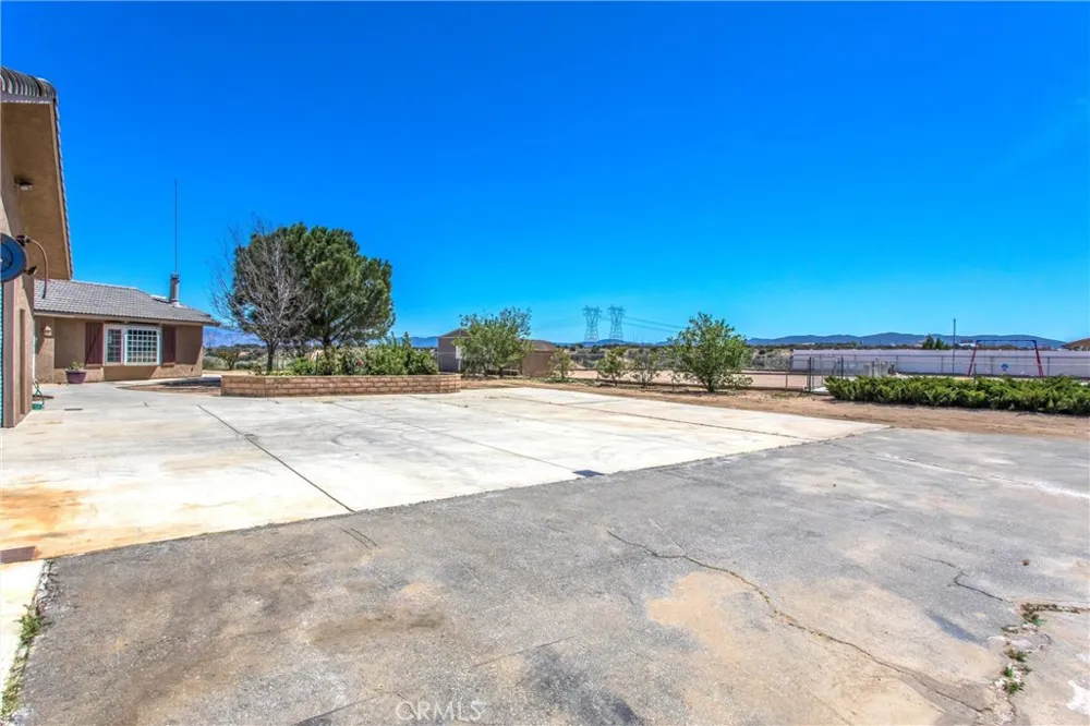 7045 Oak Hill Road Oak Hills, CA 92344